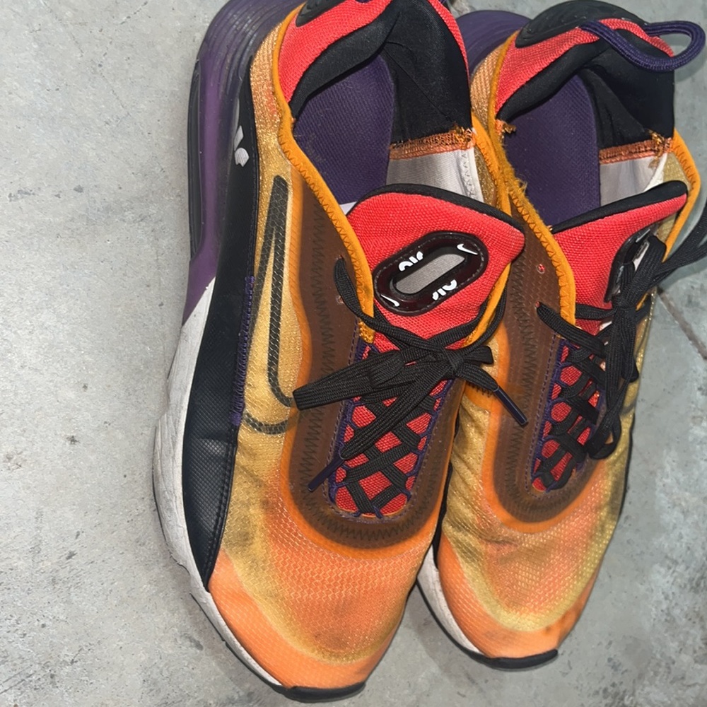 Nike shoes - Picture 3 of 5